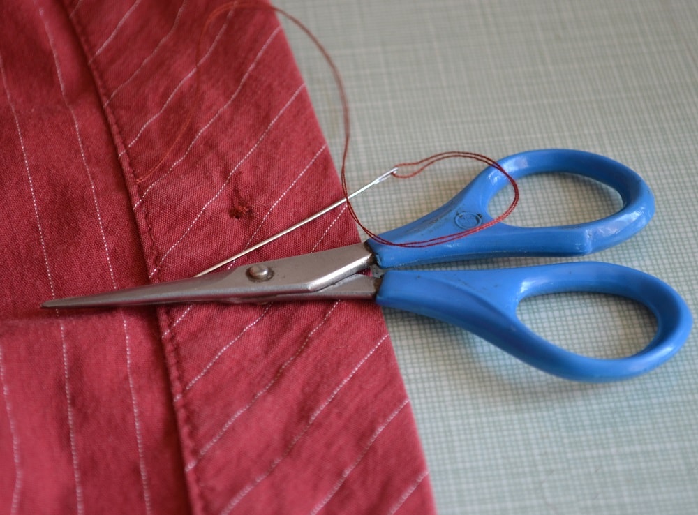 Trim the thread