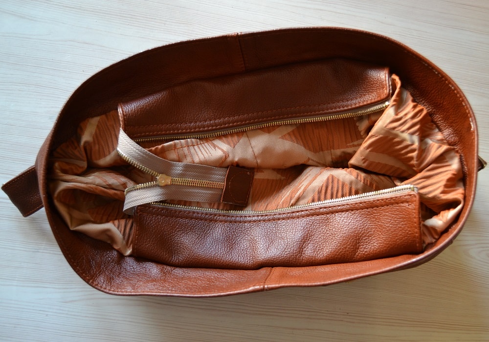Leather bag with an installed zipper