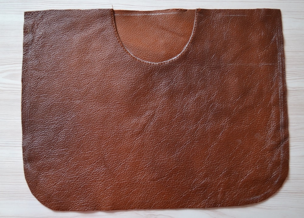 Design element for decorating a leather bag