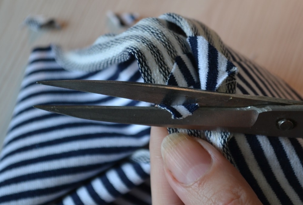 Trim inner corners of striped knit fabric