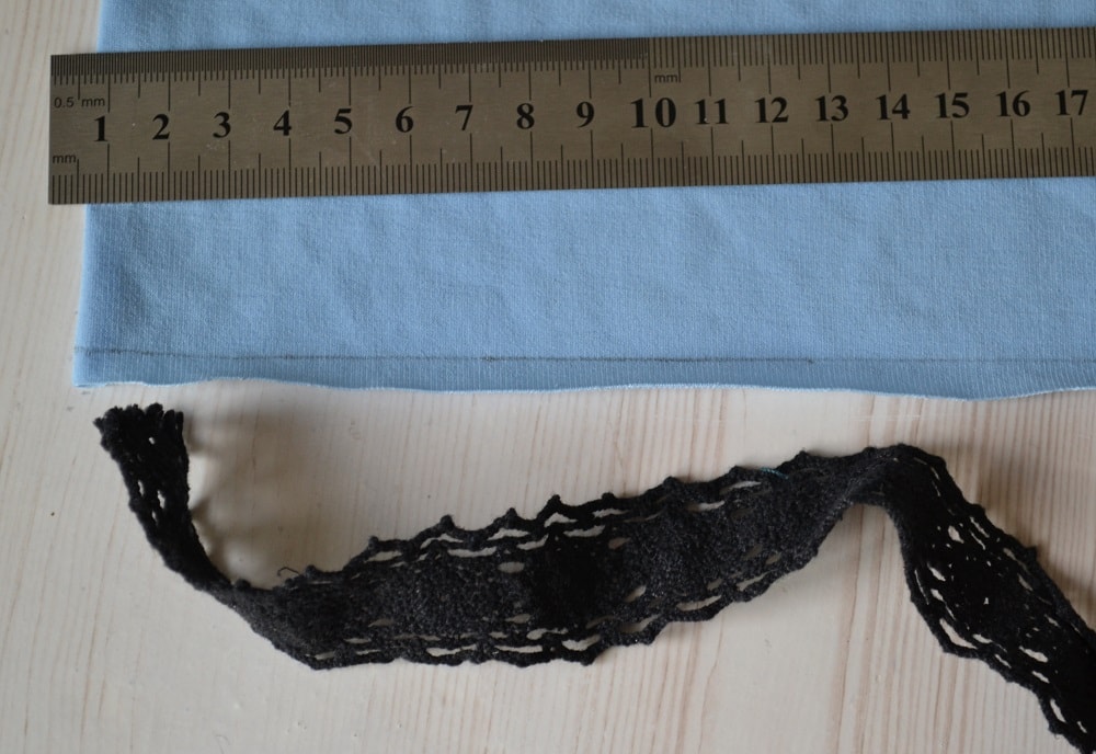 Sewing guipure and lace with coverstitch machine
