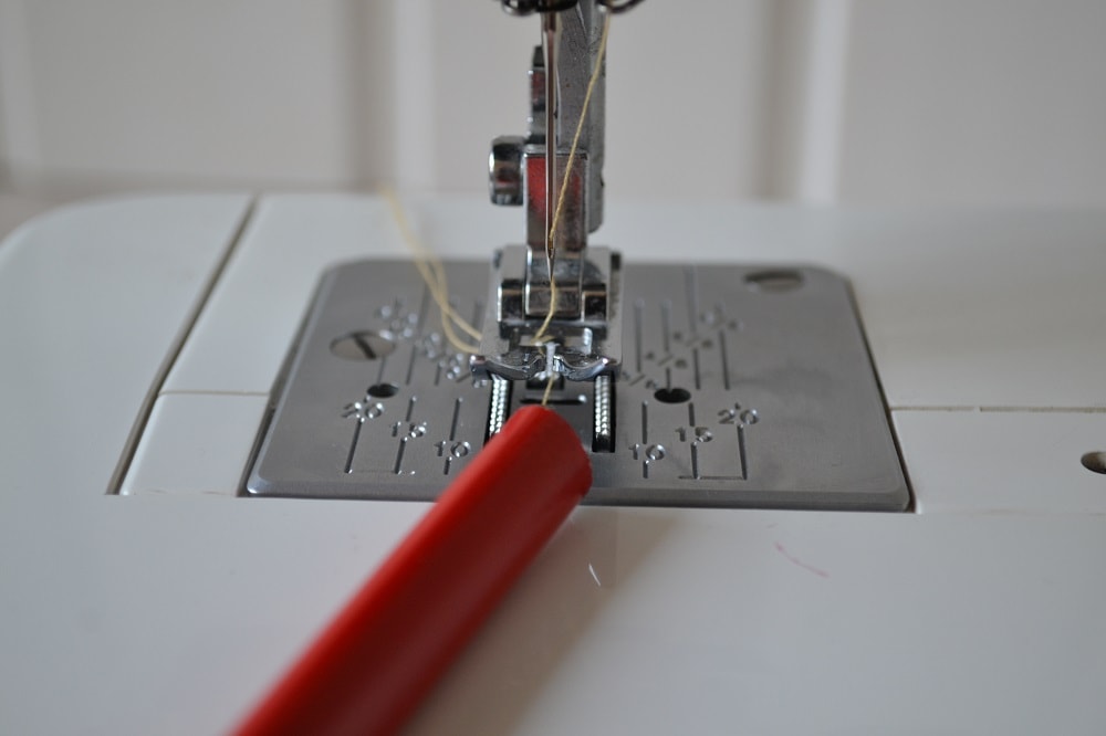 Pull threads along slit of presser foot