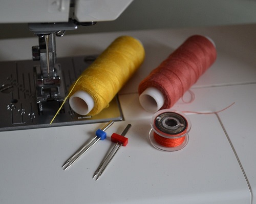 Using of double needle on sewing machine