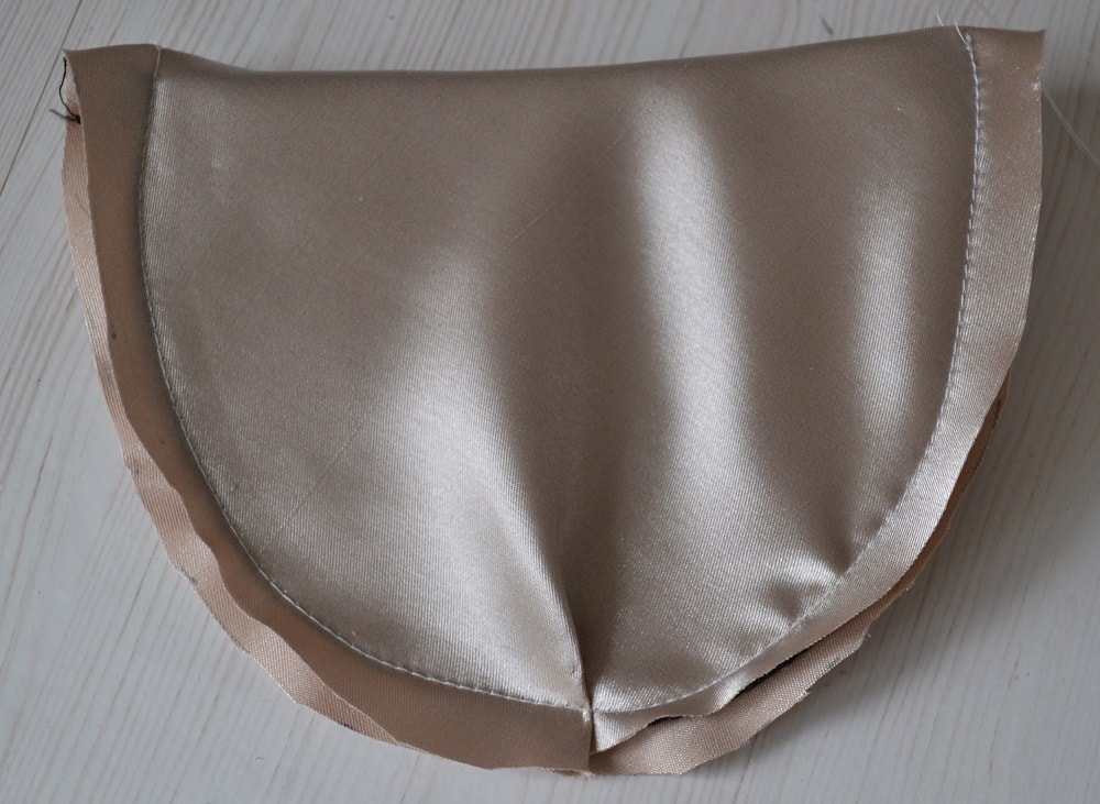 Inner side of renewed foam shoulder pad