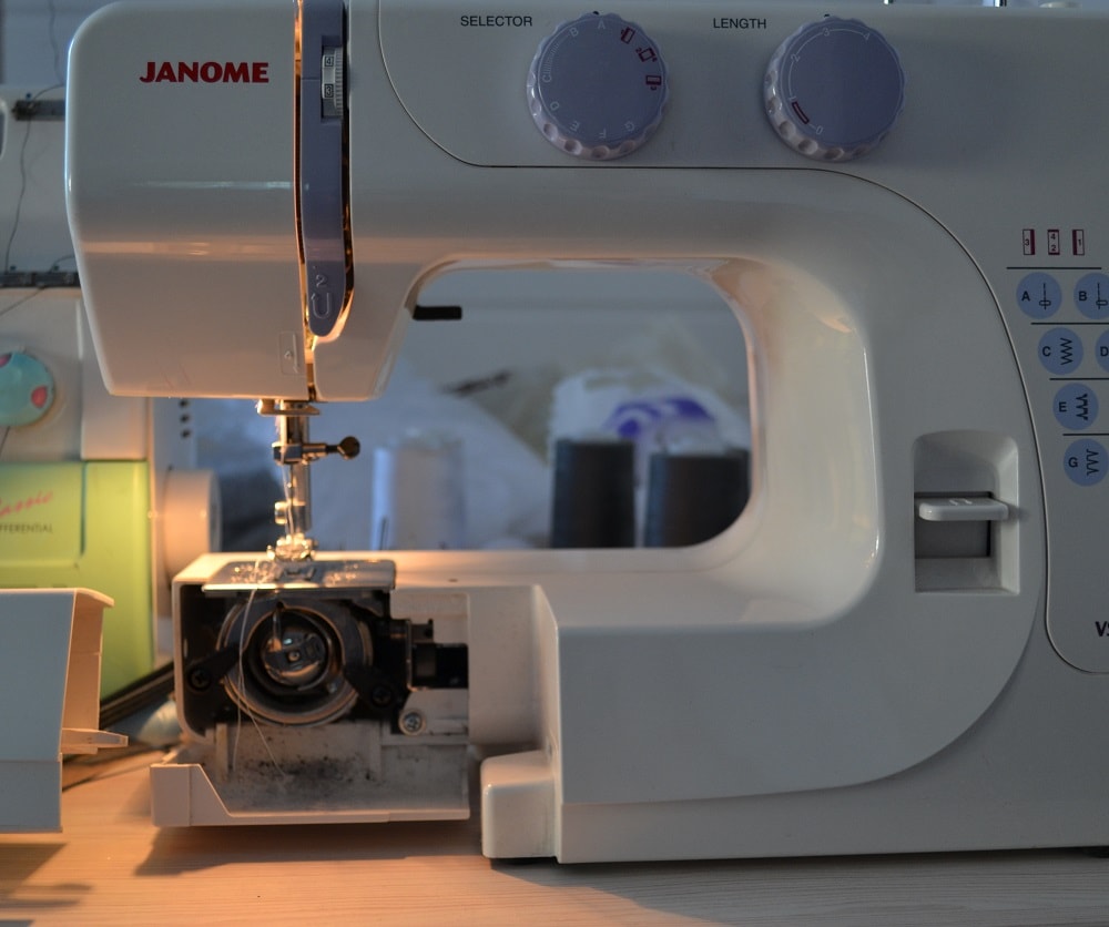 Oscillating Shuttle Hook