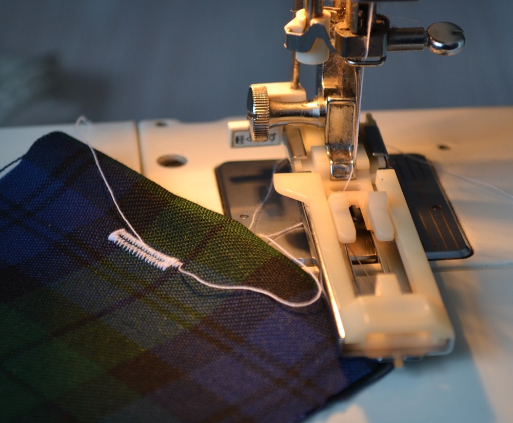 How to make an automatic buttonhole