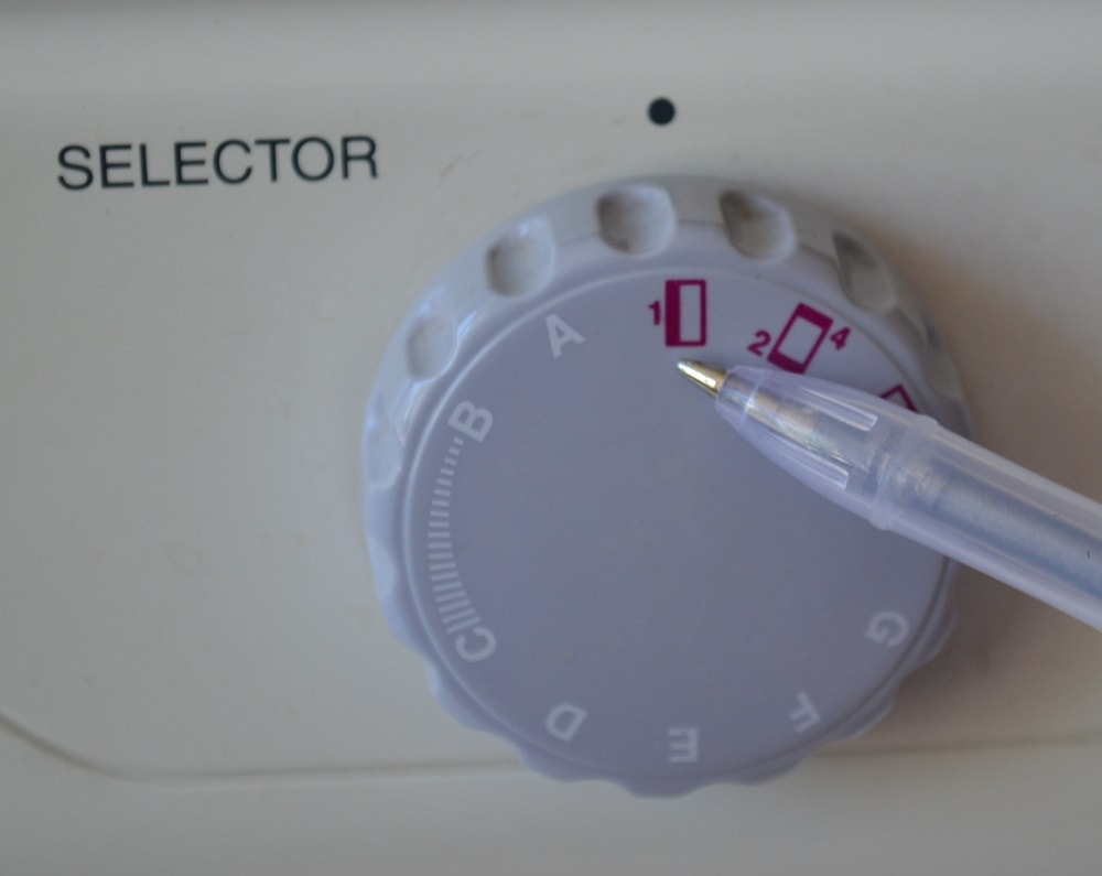 Switch for sewing four steps buttonhole