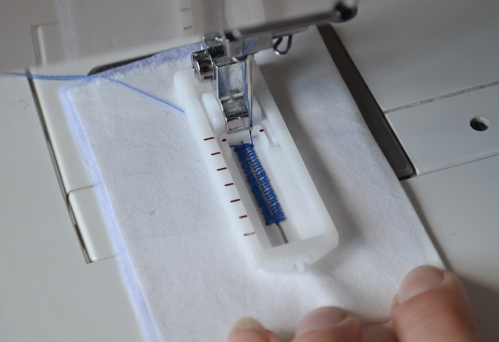 End step of four steps buttonholing