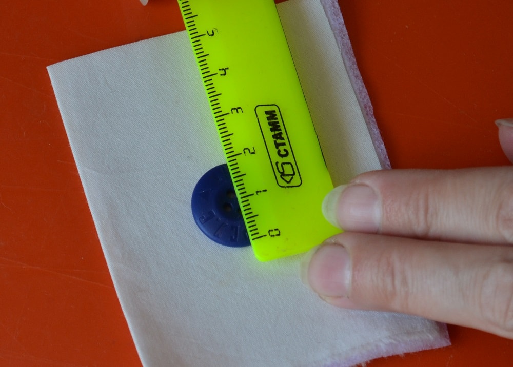 Marking buttonhole on the fabric, step 1