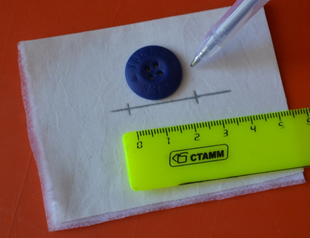 Marking buttonhole on the fabric, step 2