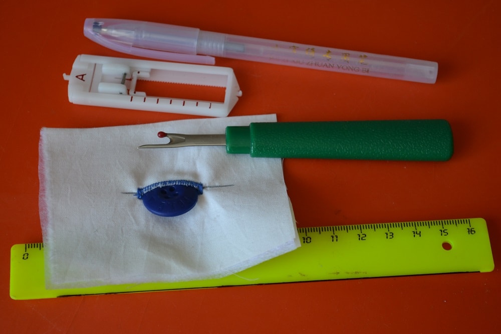 How to sew a four steps buttonhole