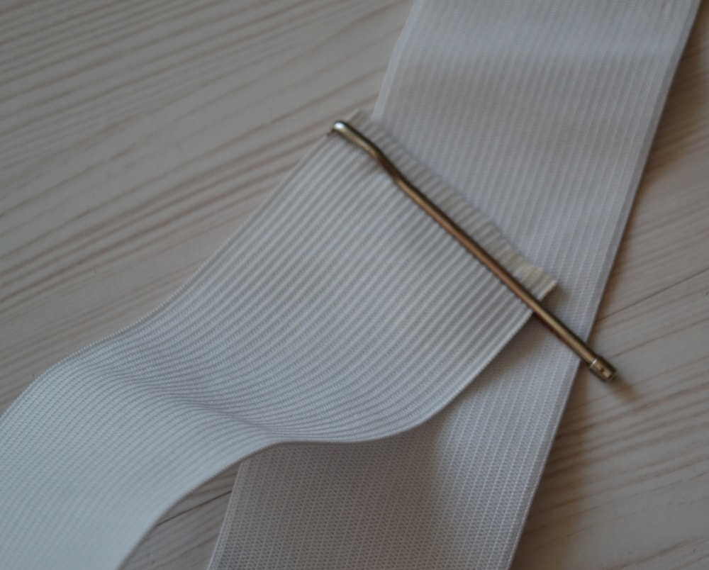 Using the large safety pin