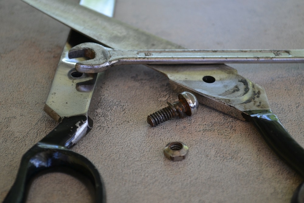 Types of scissors that cannot be disconnected