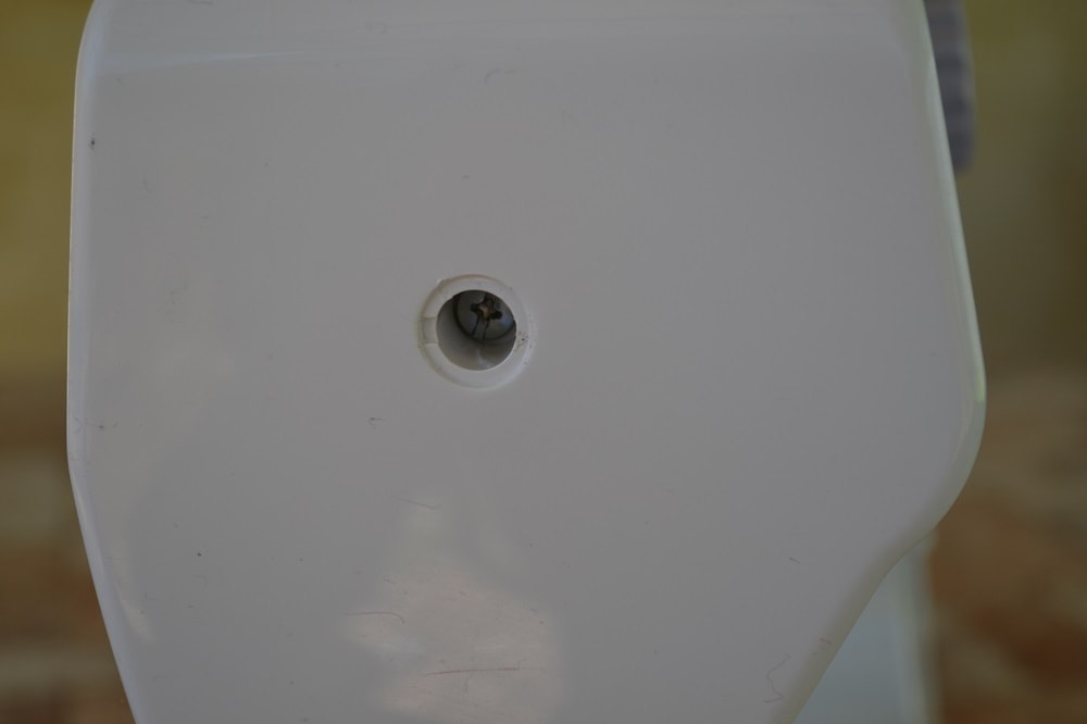 Screw for fastening a front cover