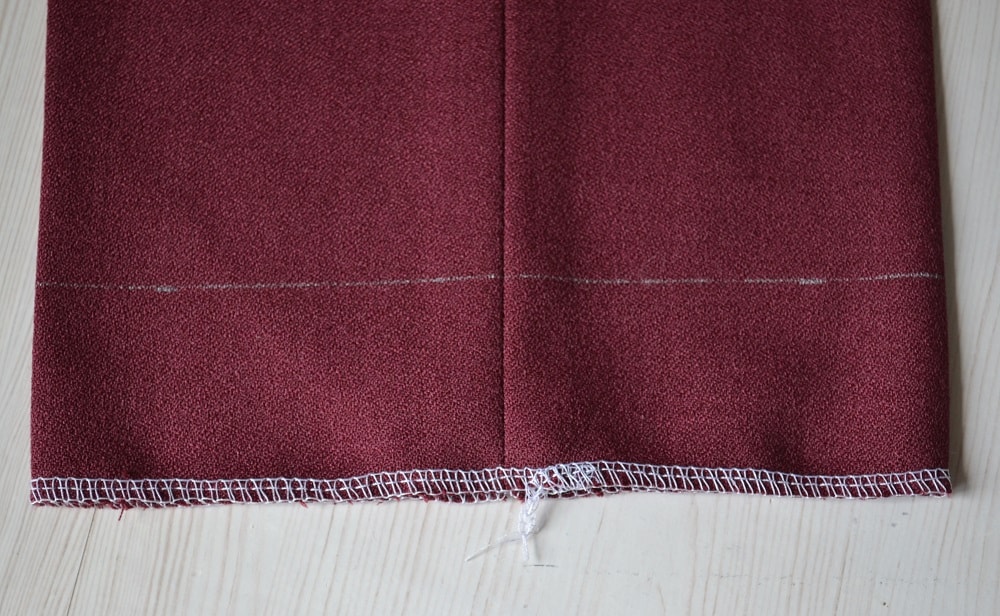 How to serge the edge of fabric