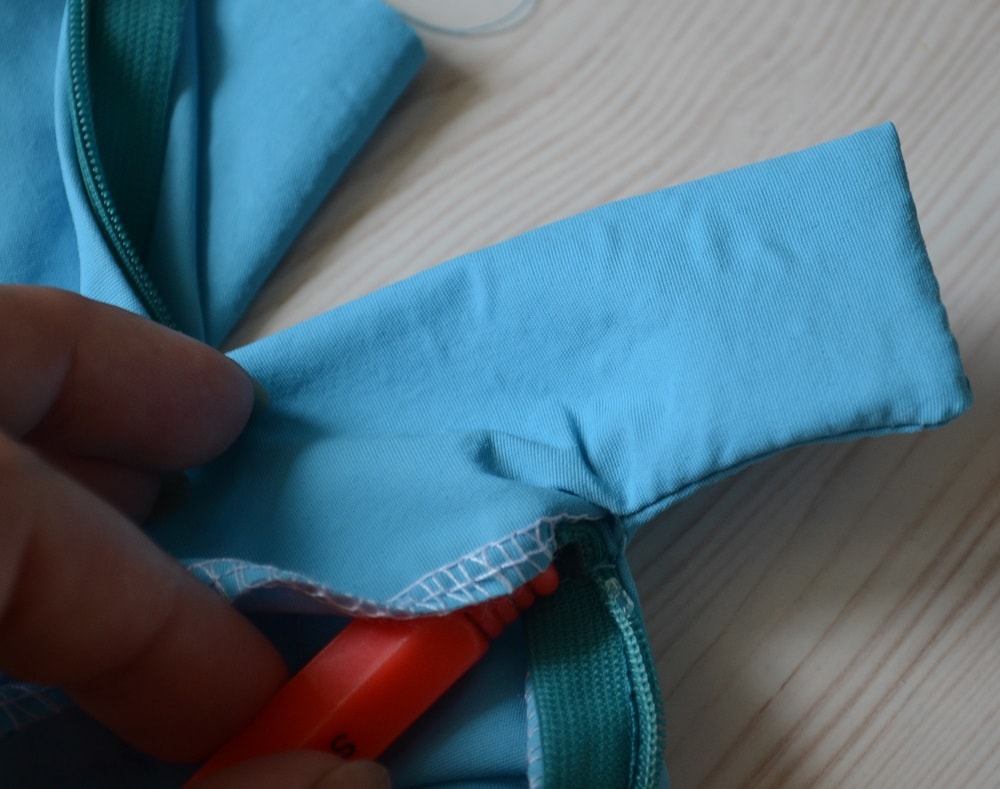 How to turn out the corners of waistband