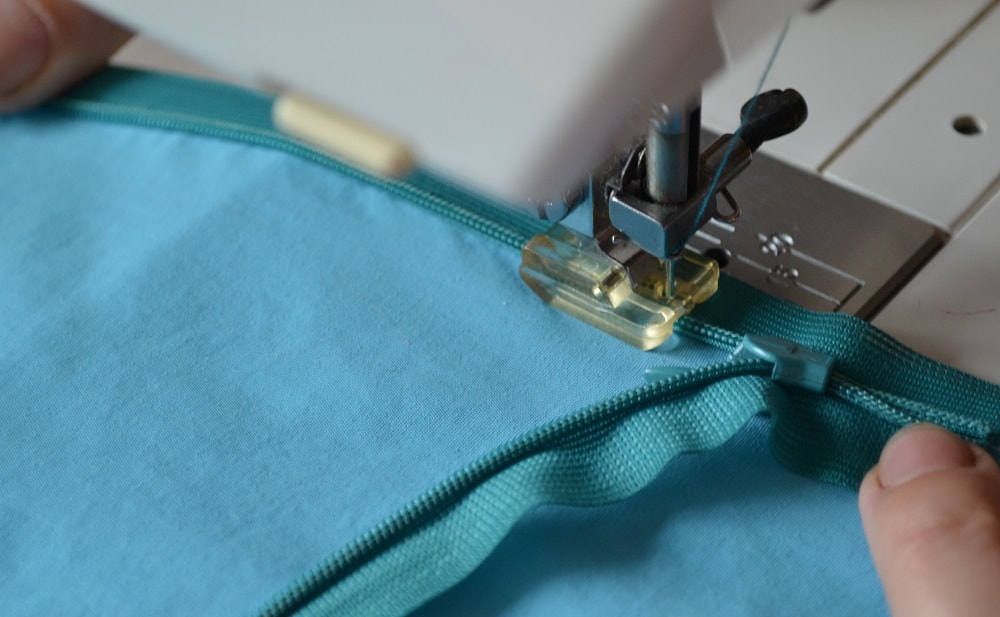 Sewing the left side of invisible zipper